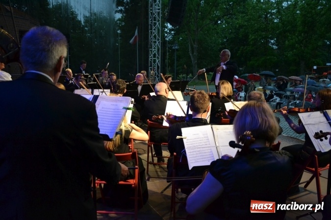 Zdjęcie w galerii na portalu naszraciborz.pl: Zespół Pieśni i Tańca Śląsk wystąpił na raciborskim Zamku Piastowskim  wiadomości z regionu