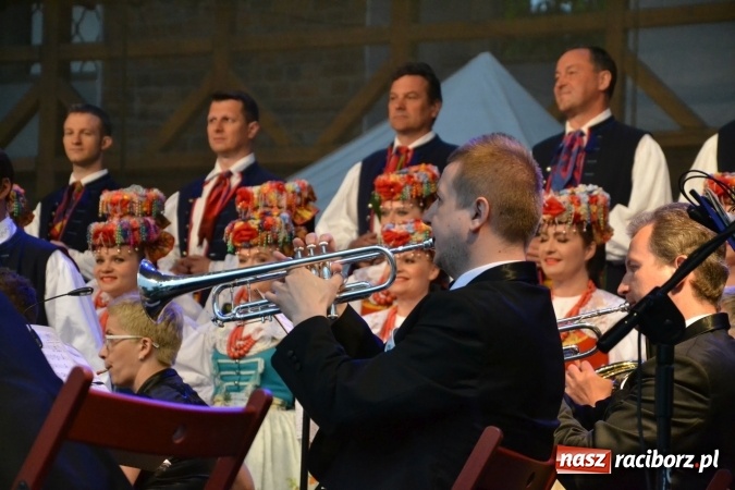 Zdjęcie w galerii na portalu naszraciborz.pl: Zespół Pieśni i Tańca Śląsk wystąpił na raciborskim Zamku Piastowskim  wiadomości z regionu