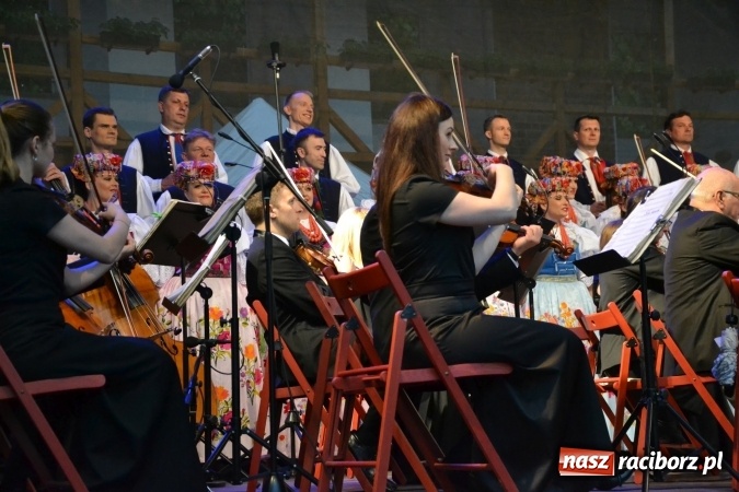 Zdjęcie w galerii na portalu naszraciborz.pl: Zespół Pieśni i Tańca Śląsk wystąpił na raciborskim Zamku Piastowskim  wiadomości z regionu