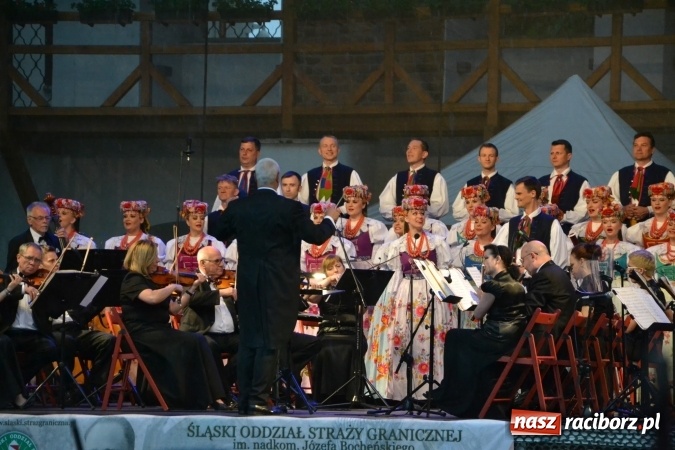 Zdjęcie w galerii na portalu naszraciborz.pl: Zespół Pieśni i Tańca Śląsk wystąpił na raciborskim Zamku Piastowskim  wiadomości z regionu
