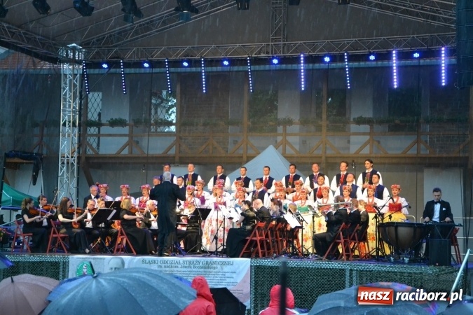 Zdjęcie w galerii na portalu naszraciborz.pl: Zespół Pieśni i Tańca Śląsk wystąpił na raciborskim Zamku Piastowskim  wiadomości z regionu