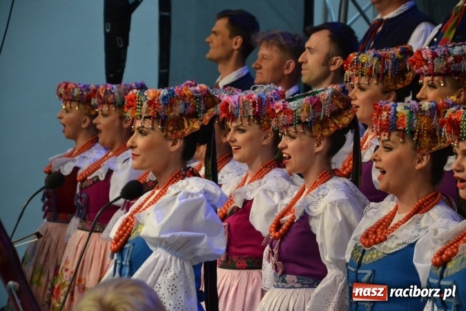 Zdjęcie w galerii na portalu naszraciborz.pl: Zespół Pieśni i Tańca Śląsk wystąpił na raciborskim Zamku Piastowskim  wiadomości z regionu