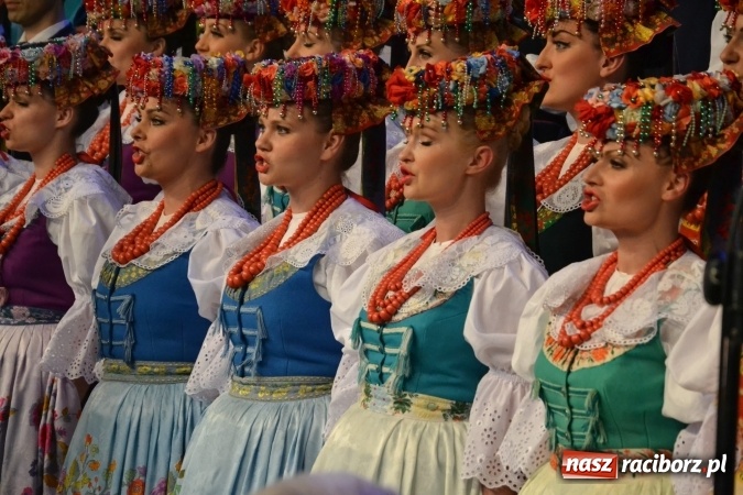 Zdjęcie w galerii na portalu naszraciborz.pl: Zespół Pieśni i Tańca Śląsk wystąpił na raciborskim Zamku Piastowskim  wiadomości z regionu