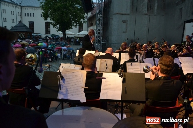 Zdjęcie w galerii na portalu naszraciborz.pl: Zespół Pieśni i Tańca Śląsk wystąpił na raciborskim Zamku Piastowskim  wiadomości z regionu