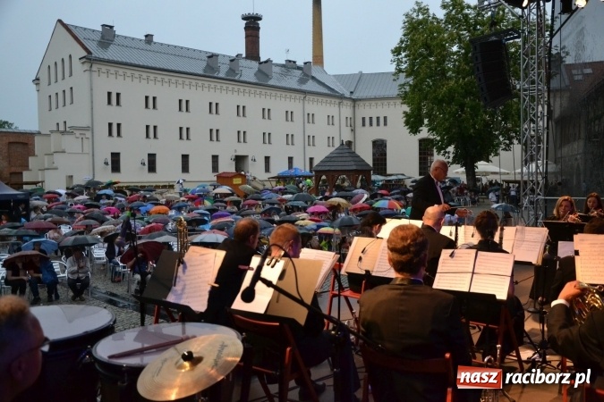 Zdjęcie w galerii na portalu naszraciborz.pl: Zespół Pieśni i Tańca Śląsk wystąpił na raciborskim Zamku Piastowskim  wiadomości z regionu