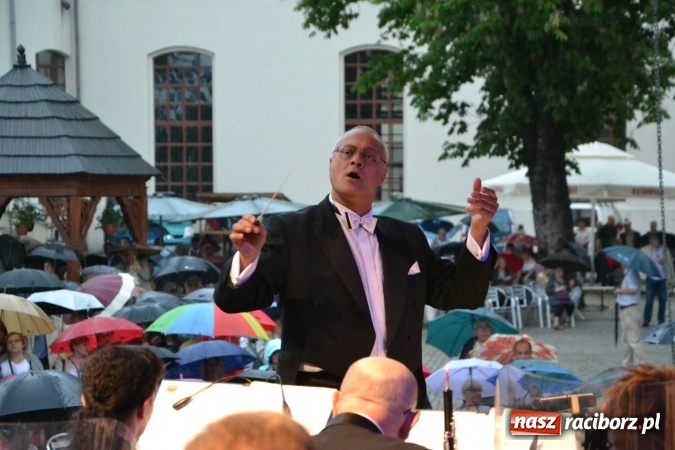 Zdjęcie w galerii na portalu naszraciborz.pl: Zespół Pieśni i Tańca Śląsk wystąpił na raciborskim Zamku Piastowskim  wiadomości z regionu