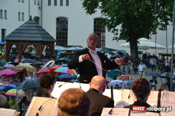 Zdjęcie w galerii na portalu naszraciborz.pl: Zespół Pieśni i Tańca Śląsk wystąpił na raciborskim Zamku Piastowskim  wiadomości z regionu