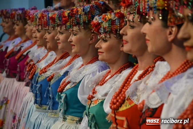 Zdjęcie w galerii na portalu naszraciborz.pl: Zespół Pieśni i Tańca Śląsk wystąpił na raciborskim Zamku Piastowskim  wiadomości z regionu