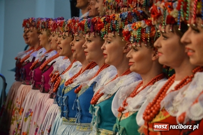 Zdjęcie w galerii na portalu naszraciborz.pl: Zespół Pieśni i Tańca Śląsk wystąpił na raciborskim Zamku Piastowskim  wiadomości z regionu