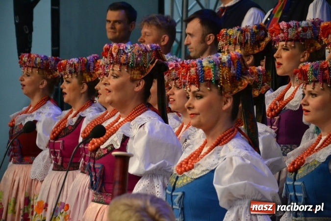 Zdjęcie w galerii na portalu naszraciborz.pl: Zespół Pieśni i Tańca Śląsk wystąpił na raciborskim Zamku Piastowskim  wiadomości z regionu