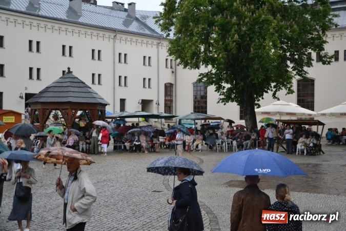 Zdjęcie w galerii na portalu naszraciborz.pl: Zespół Pieśni i Tańca Śląsk wystąpił na raciborskim Zamku Piastowskim  wiadomości z regionu