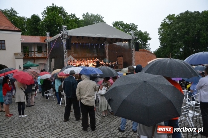 Zdjęcie w galerii na portalu naszraciborz.pl: Zespół Pieśni i Tańca Śląsk wystąpił na raciborskim Zamku Piastowskim  wiadomości z regionu