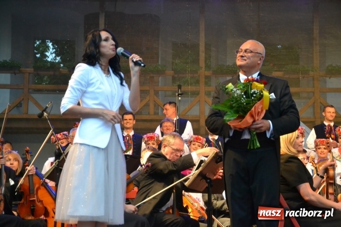 Zdjęcie w galerii na portalu naszraciborz.pl: Zespół Pieśni i Tańca Śląsk wystąpił na raciborskim Zamku Piastowskim  wiadomości z regionu