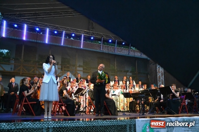 Zdjęcie w galerii na portalu naszraciborz.pl: Zespół Pieśni i Tańca Śląsk wystąpił na raciborskim Zamku Piastowskim  wiadomości z regionu