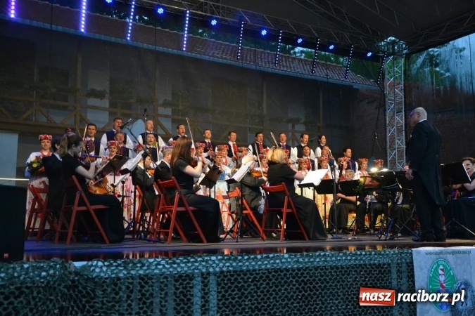 Zdjęcie w galerii na portalu naszraciborz.pl: Zespół Pieśni i Tańca Śląsk wystąpił na raciborskim Zamku Piastowskim  wiadomości z regionu