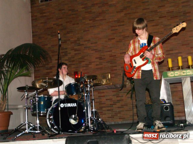 Zdjęcie w galerii na portalu naszraciborz.pl: Czuwanie dla zakochanych wiadomości z regionu