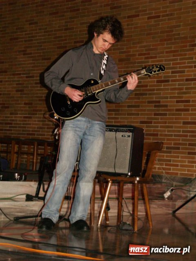 Zdjęcie w galerii na portalu naszraciborz.pl: Czuwanie dla zakochanych wiadomości z regionu