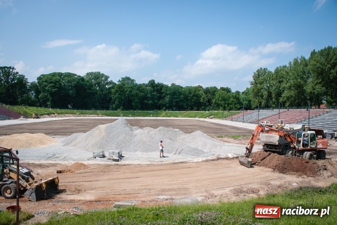 Zdjęcie w galerii na portalu naszraciborz.pl: Trwa remont stadionu przy Zamkowej. Sprawdź postępy prac wiadomości z regionu