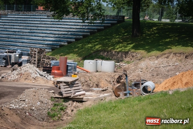 Zdjęcie w galerii na portalu naszraciborz.pl: Trwa remont stadionu przy Zamkowej. Sprawdź postępy prac wiadomości z regionu