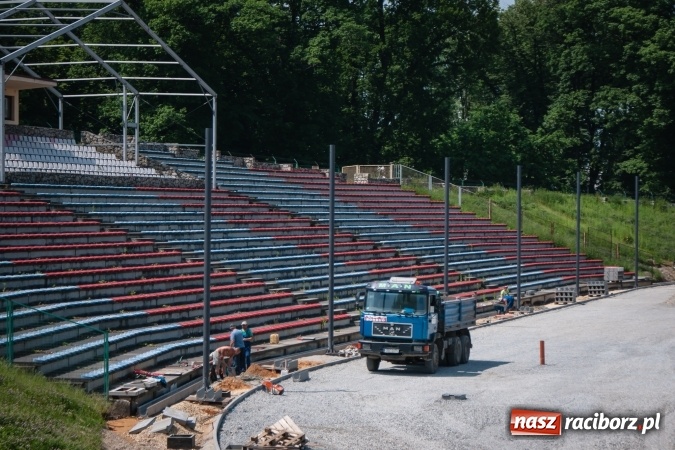 Zdjęcie w galerii na portalu naszraciborz.pl: Trwa remont stadionu przy Zamkowej. Sprawdź postępy prac wiadomości z regionu
