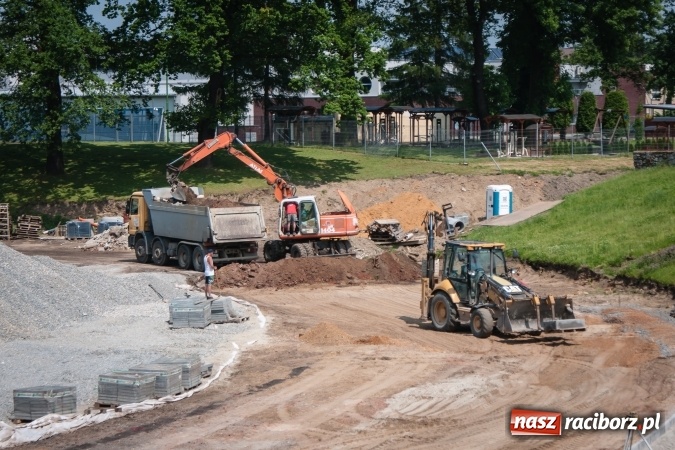 Zdjęcie w galerii na portalu naszraciborz.pl: Trwa remont stadionu przy Zamkowej. Sprawdź postępy prac wiadomości z regionu