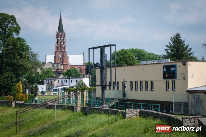 Zdjęcie w galerii na portalu naszraciborz.pl: Trwa remont stadionu przy Zamkowej. Sprawdź postępy prac wiadomości z regionu