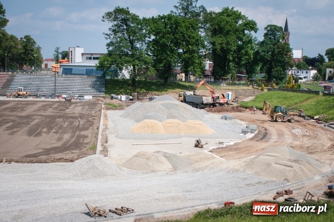 Zdjęcie w galerii na portalu naszraciborz.pl: Trwa remont stadionu przy Zamkowej. Sprawdź postępy prac wiadomości z regionu
