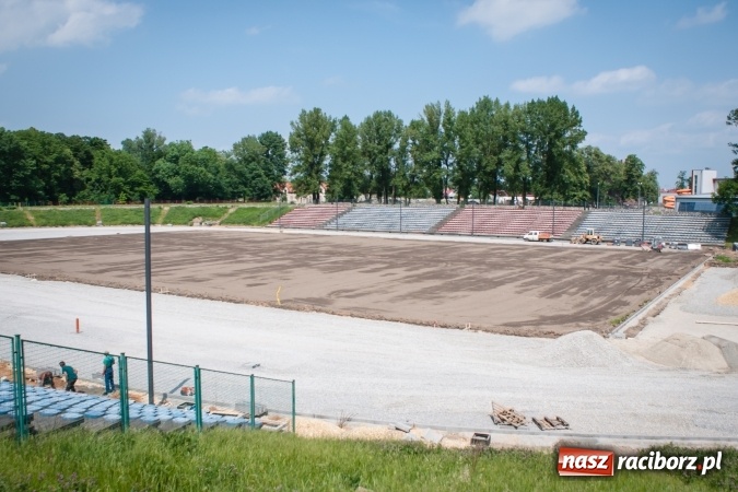 Zdjęcie w galerii na portalu naszraciborz.pl: Trwa remont stadionu przy Zamkowej. Sprawdź postępy prac wiadomości z regionu