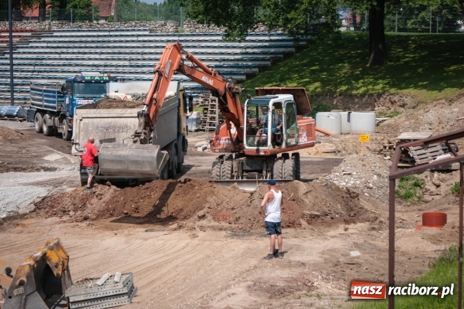 Zdjęcie w galerii na portalu naszraciborz.pl: Trwa remont stadionu przy Zamkowej. Sprawdź postępy prac wiadomości z regionu