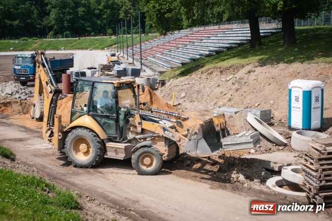 Zdjęcie w galerii na portalu naszraciborz.pl: Trwa remont stadionu przy Zamkowej. Sprawdź postępy prac wiadomości z regionu