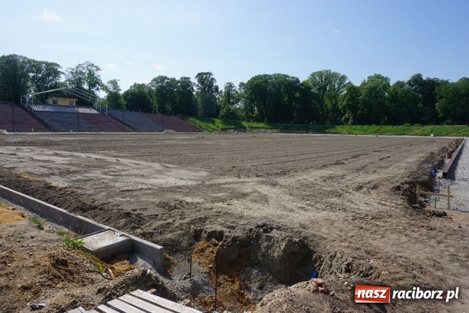 Zdjęcie w galerii na portalu naszraciborz.pl: Trwa remont stadionu przy Zamkowej. Sprawdź postępy prac wiadomości z regionu