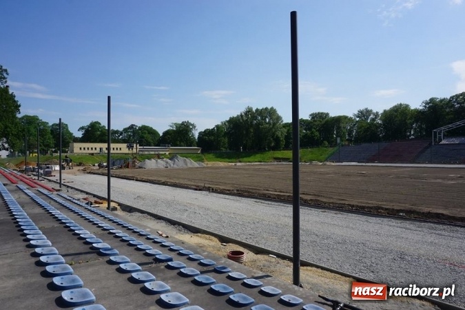 Zdjęcie w galerii na portalu naszraciborz.pl: Trwa remont stadionu przy Zamkowej. Sprawdź postępy prac wiadomości z regionu