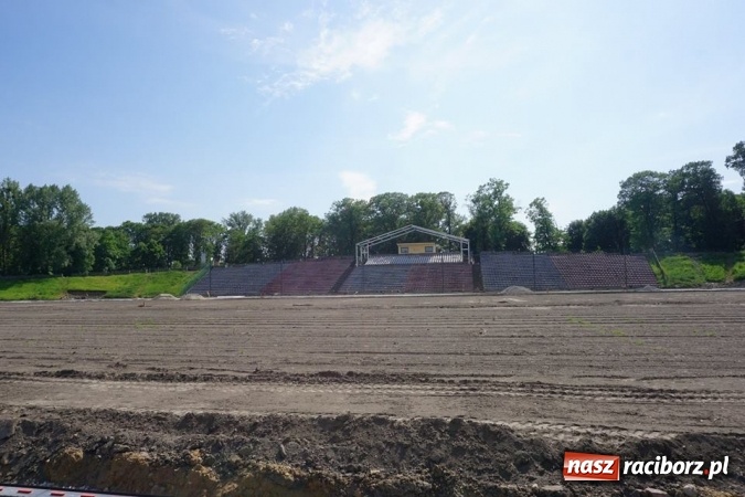 Zdjęcie w galerii na portalu naszraciborz.pl: Trwa remont stadionu przy Zamkowej. Sprawdź postępy prac wiadomości z regionu
