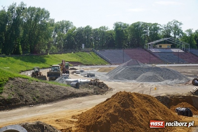Zdjęcie w galerii na portalu naszraciborz.pl: Trwa remont stadionu przy Zamkowej. Sprawdź postępy prac wiadomości z regionu