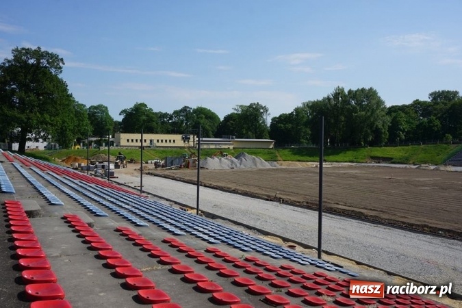 Zdjęcie w galerii na portalu naszraciborz.pl: Trwa remont stadionu przy Zamkowej. Sprawdź postępy prac wiadomości z regionu