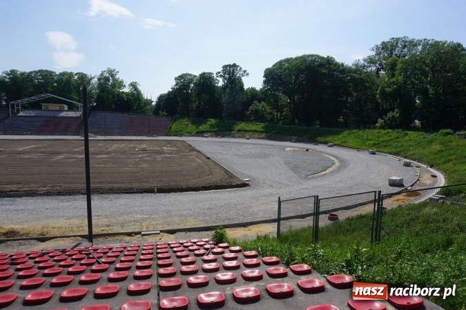 Zdjęcie w galerii na portalu naszraciborz.pl: Trwa remont stadionu przy Zamkowej. Sprawdź postępy prac wiadomości z regionu