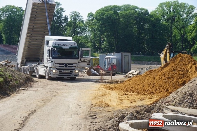 Zdjęcie w galerii na portalu naszraciborz.pl: Trwa remont stadionu przy Zamkowej. Sprawdź postępy prac wiadomości z regionu