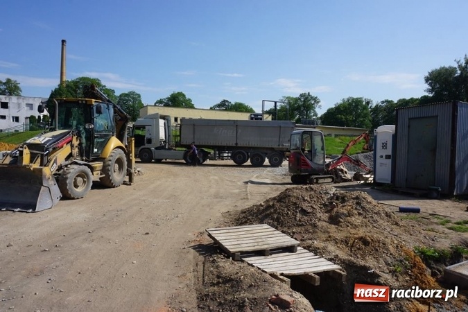 Zdjęcie w galerii na portalu naszraciborz.pl: Trwa remont stadionu przy Zamkowej. Sprawdź postępy prac wiadomości z regionu