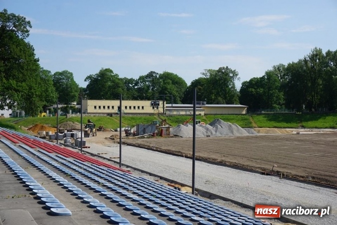 Zdjęcie w galerii na portalu naszraciborz.pl: Trwa remont stadionu przy Zamkowej. Sprawdź postępy prac wiadomości z regionu