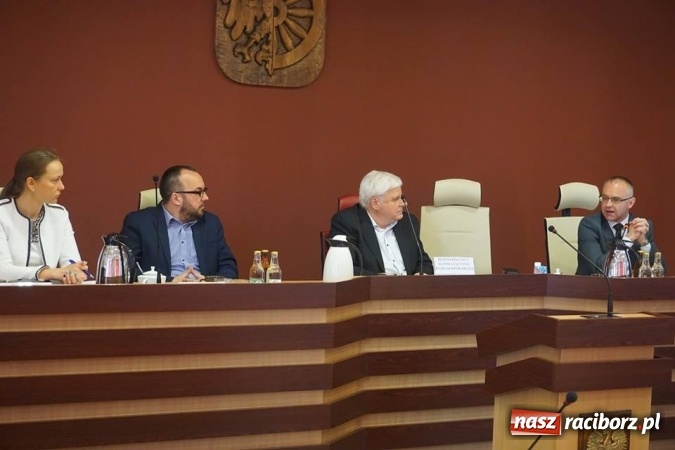 Zdjęcie w galerii na portalu naszraciborz.pl: Rynek potrzebuje specjalistów. Obradowała Konsultacyjna Rada Gospodarcza przy prezydencie wiadomości z regionu