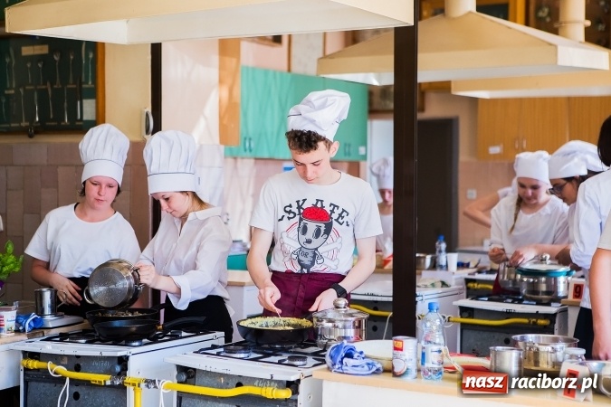 Zdjęcie w galerii na portalu naszraciborz.pl: Kulinarne podróże po Europie w CKZiU nr 1 w Raciborzu wiadomości z regionu