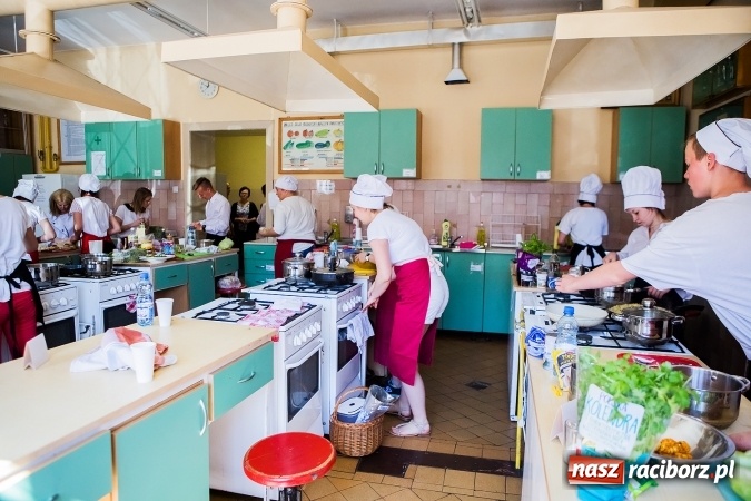 Zdjęcie w galerii na portalu naszraciborz.pl: Kulinarne podróże po Europie w CKZiU nr 1 w Raciborzu wiadomości z regionu