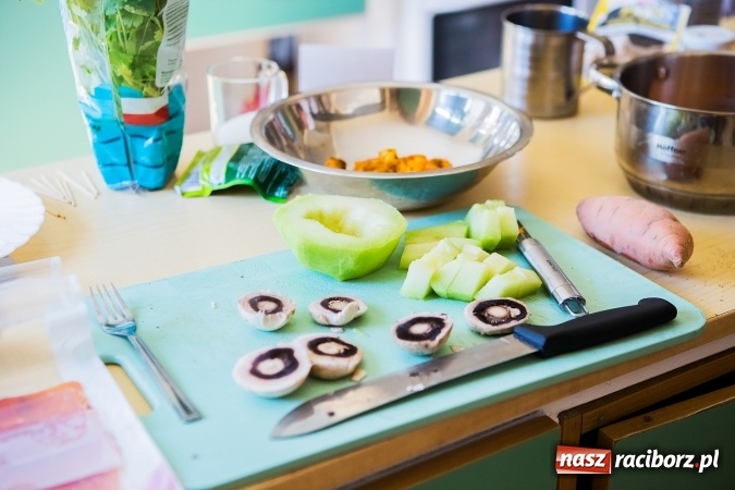 Zdjęcie w galerii na portalu naszraciborz.pl: Kulinarne podróże po Europie w CKZiU nr 1 w Raciborzu wiadomości z regionu