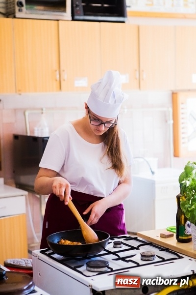 Zdjęcie w galerii na portalu naszraciborz.pl: Kulinarne podróże po Europie w CKZiU nr 1 w Raciborzu wiadomości z regionu
