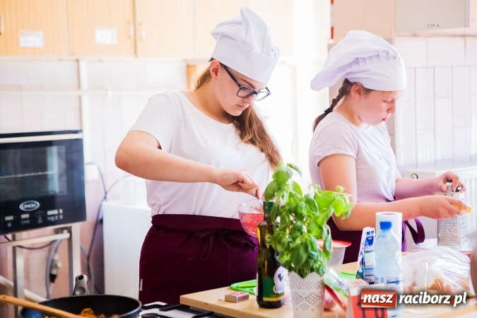 Zdjęcie w galerii na portalu naszraciborz.pl: Kulinarne podróże po Europie w CKZiU nr 1 w Raciborzu wiadomości z regionu