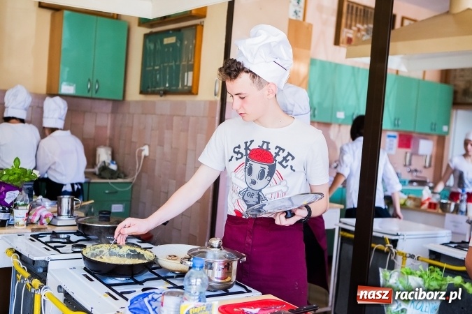 Zdjęcie w galerii na portalu naszraciborz.pl: Kulinarne podróże po Europie w CKZiU nr 1 w Raciborzu wiadomości z regionu