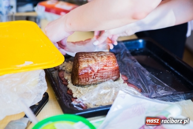 Zdjęcie w galerii na portalu naszraciborz.pl: Kulinarne podróże po Europie w CKZiU nr 1 w Raciborzu wiadomości z regionu