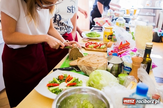 Zdjęcie w galerii na portalu naszraciborz.pl: Kulinarne podróże po Europie w CKZiU nr 1 w Raciborzu wiadomości z regionu