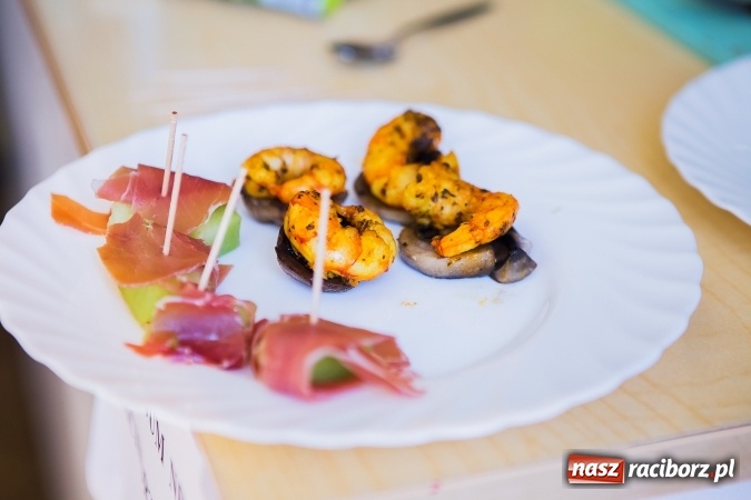 Zdjęcie w galerii na portalu naszraciborz.pl: Kulinarne podróże po Europie w CKZiU nr 1 w Raciborzu wiadomości z regionu