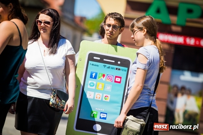 Zdjęcie w galerii na portalu naszraciborz.pl: Studencki flash mob na raciborskim Rynku wiadomości z regionu